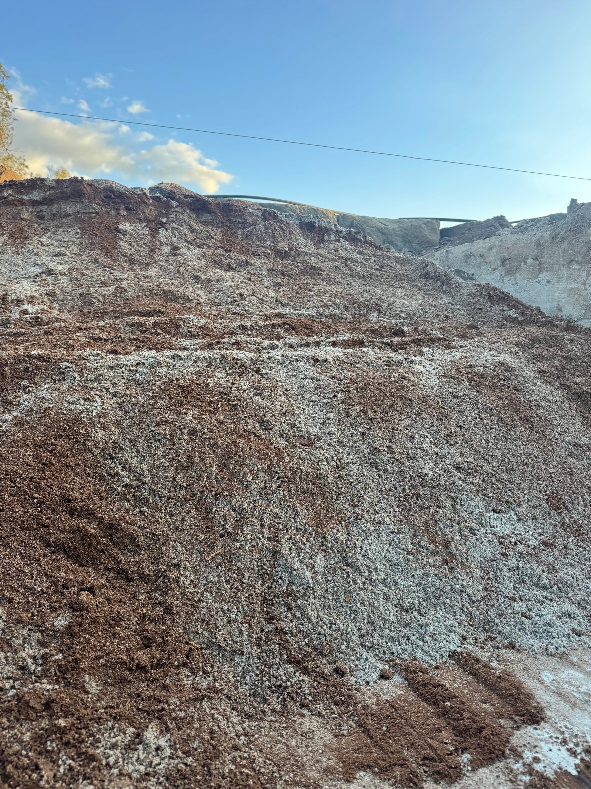 Coarse Sand & Nutrient Filled Soil Mix for oover turf in bulk