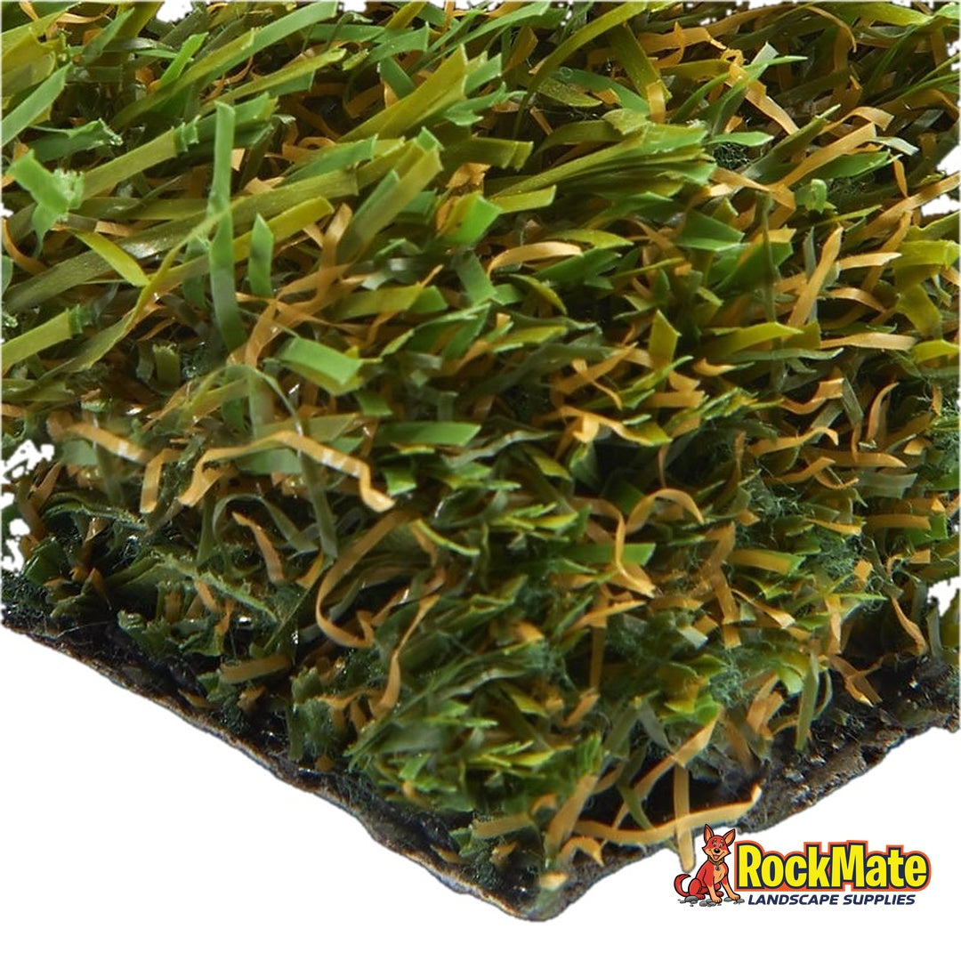 SYNLawn Classic GT 40 artificial turf, close up of the 40mm pile in Field Green and Olive Green