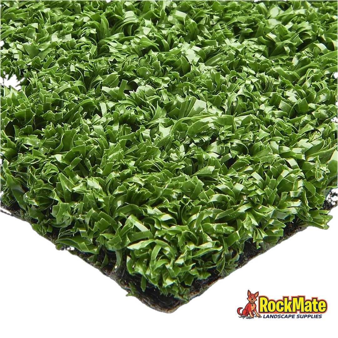 SYNLawn Kingston Green putting green turf, close up of the 12mm pile