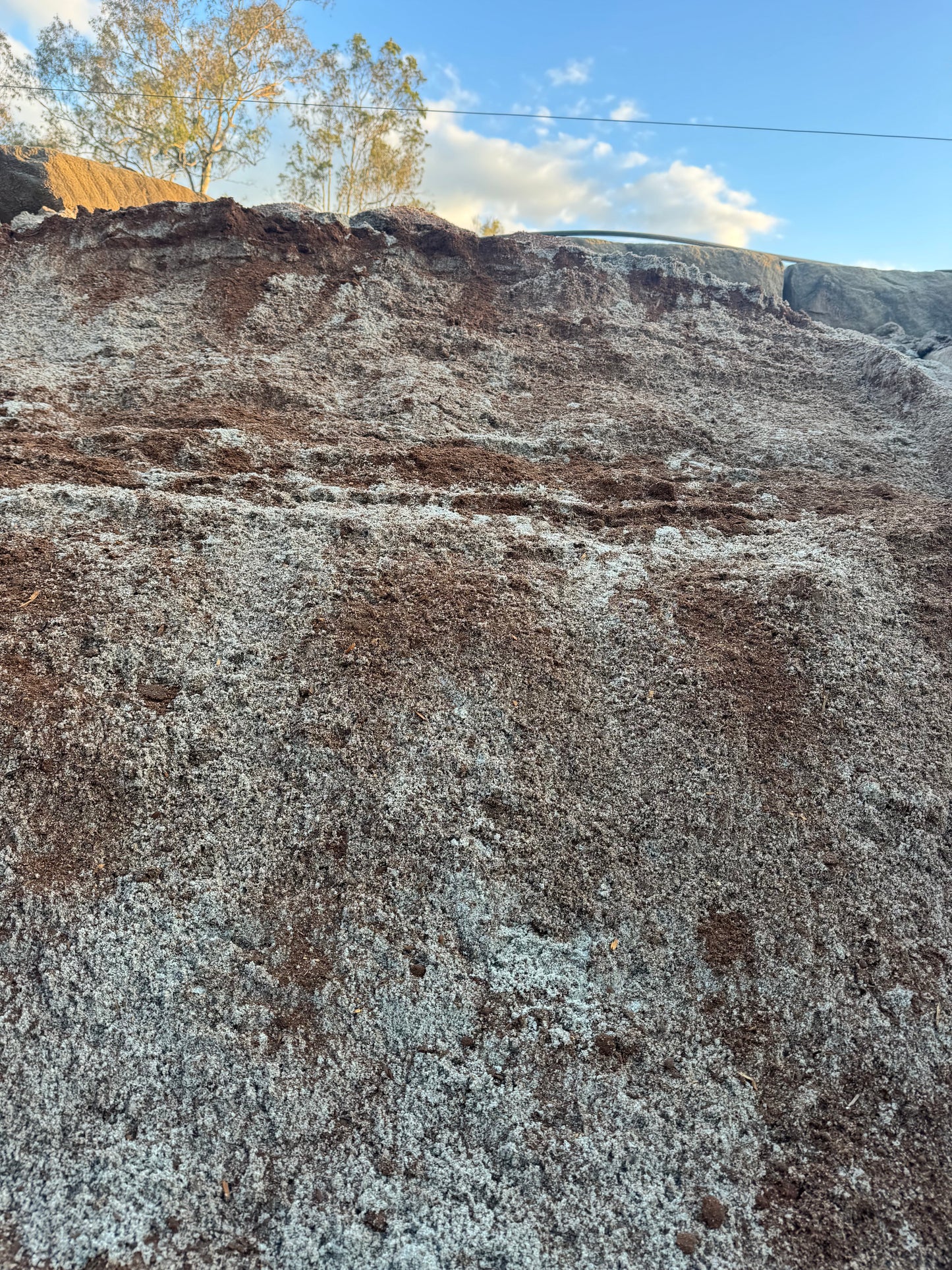 Coarse Sand & Nutrient Filled Soil Mix for oover turf