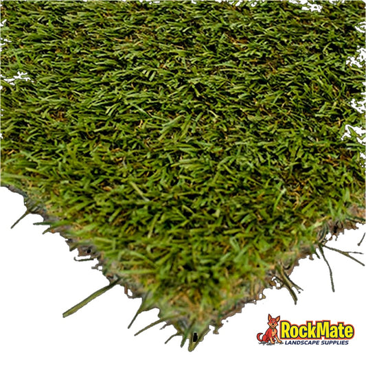 SYNLawn Classic 45 artificial turf, close up of the 45mm pile in Field Green and Olive Green