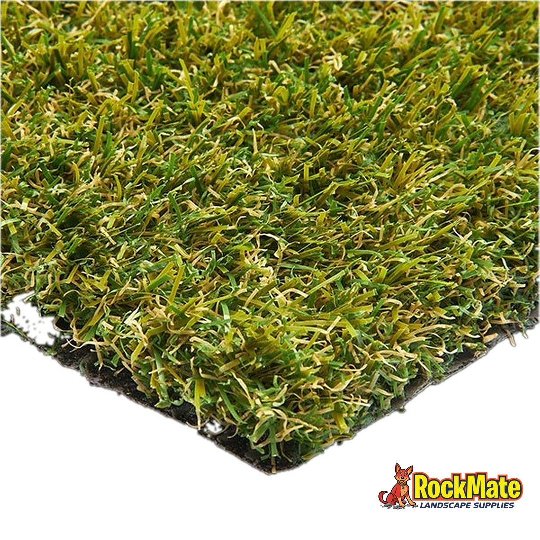 SYNLawn Classic Summer 30 artificial turf, close up of the 30mm tri coloured pile