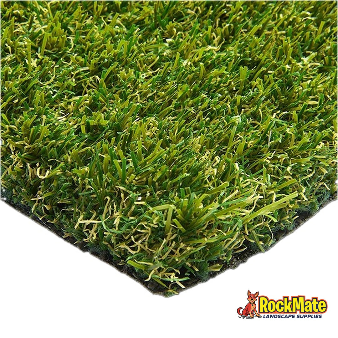 SYNLawn Classic Summer HD artificial turf, close up of the 35mm pile