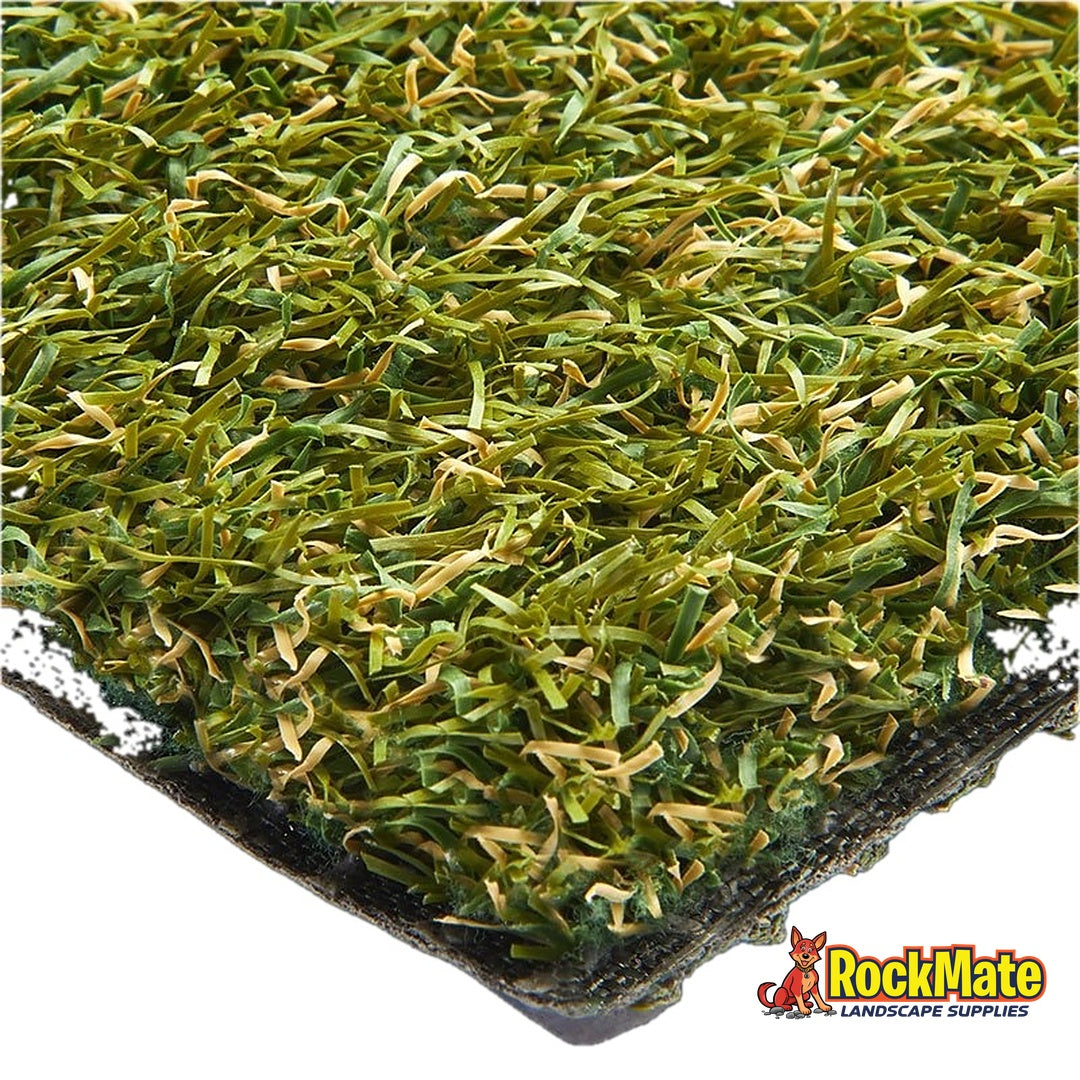 SYNLawn Comfort Plus 30 artificial turf, close up of the 30mm pile in Field Green and Beige