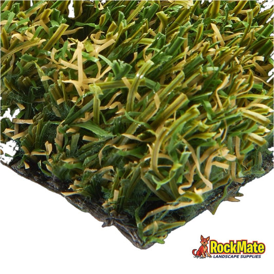 SYNLawn Pet Premium artificial turf for dogs, close up of the 30mm tri toned pile